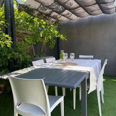 Avec Piscine Et Jardin Prives, Cosy Avec Clim Vila Nîmes